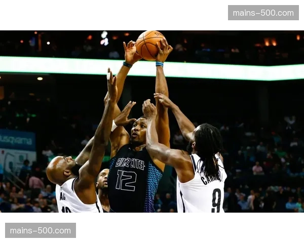 开拓者残阵靠团队篮球取胜，七人得分上双彰显阵容深度